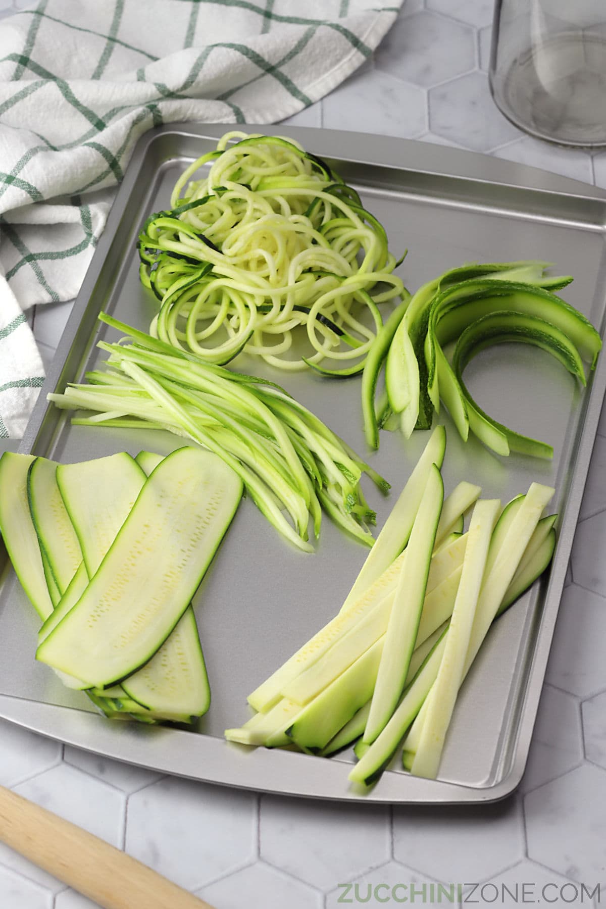 HOW TO MAKE ZUCCHINI NOODLES